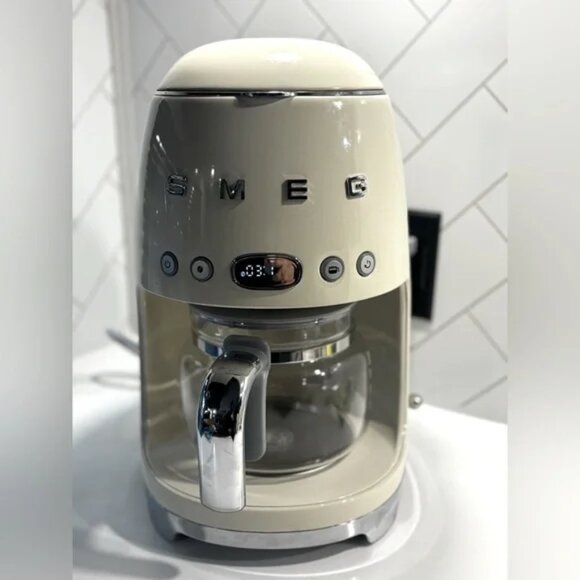 SMEG Cream Retro Drip Coffee Maker Machine Crate & Barrel Neutral Christmas - Picture 1 of 4